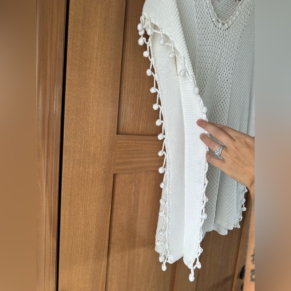 Lilly Pulitzer White Keating Knit Fringe PomPom Sweater Poncho Women’s size XS​ - Picture 4 of 12